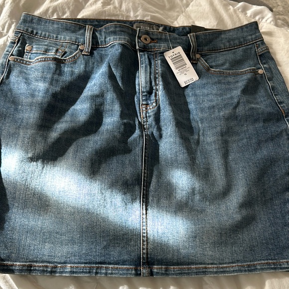 torrid Dresses & Skirts - Torrid denim skirt. NWT size 16